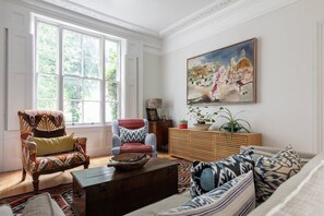 Apartamento (4 Bedrooms) | Área de estar