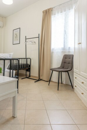 Interior - Spacious city center apartment by Renthub (Iraklio)