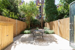 Garden - Vernon Street by Onefinestay (London)