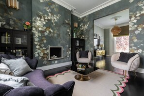 Living area - Westbourne Park Road XVI by Onefinestay (London)