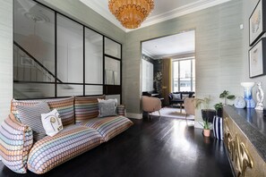 Living area - Westbourne Park Road XVI by Onefinestay (London)