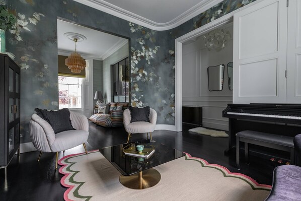 Living area - Westbourne Park Road XVI by Onefinestay (London)