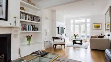 شقة (4 Bedrooms) | منطقة المعيشة