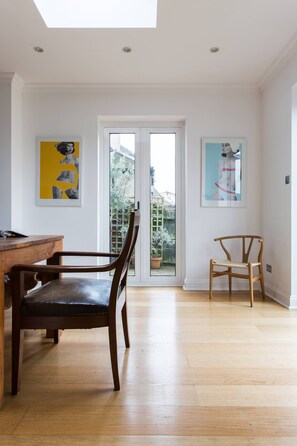 Interior - Hardinge Road by Onefinestay (London)
