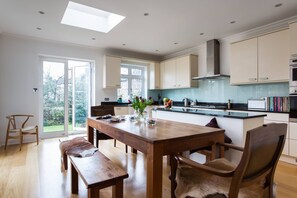 Dining - Hardinge Road by Onefinestay (London)