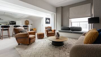 Apartment (3 Bedrooms) | Living area