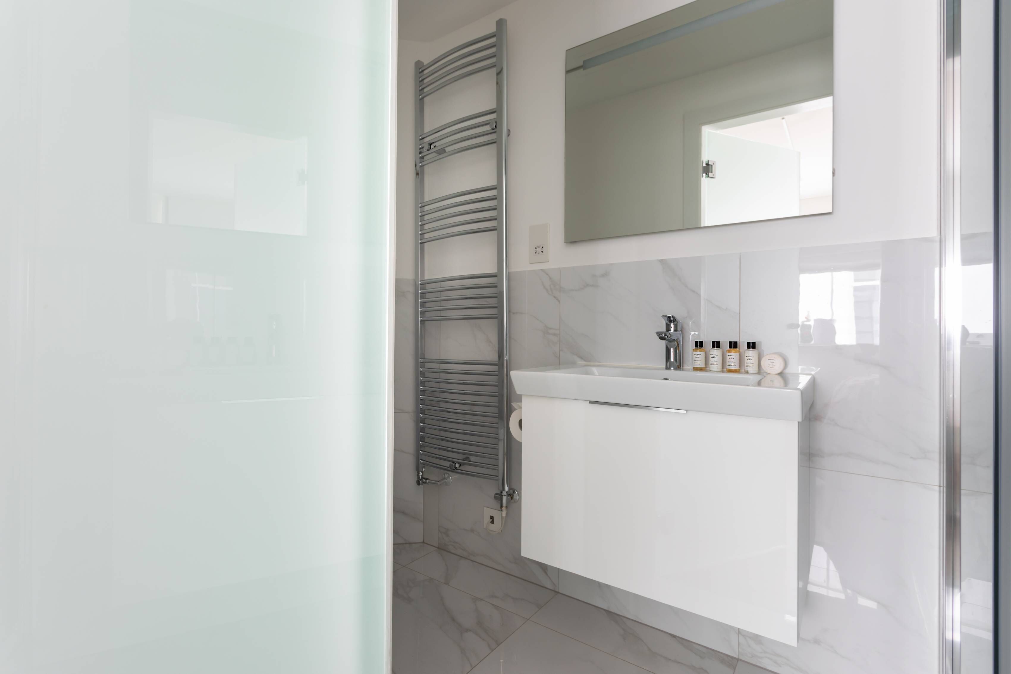 Leilighet (3 Bedrooms) | Bad | Hårføner, håndklær, såpe og sjampo