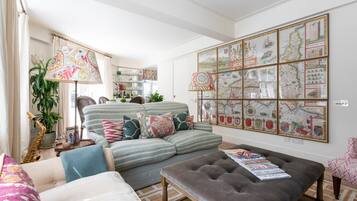 Apartment (2 Bedrooms) | Living area