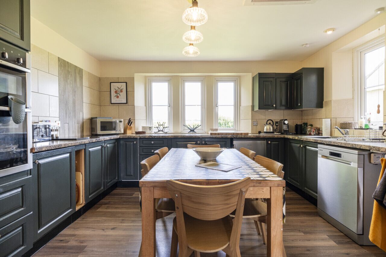 Frigorífic, microones, forn i placa de cuina 