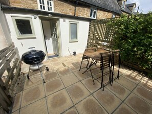Outdoor dining - Cosy 2BD Cottage in Oxfordshire - Near Daylesford (Kingham)