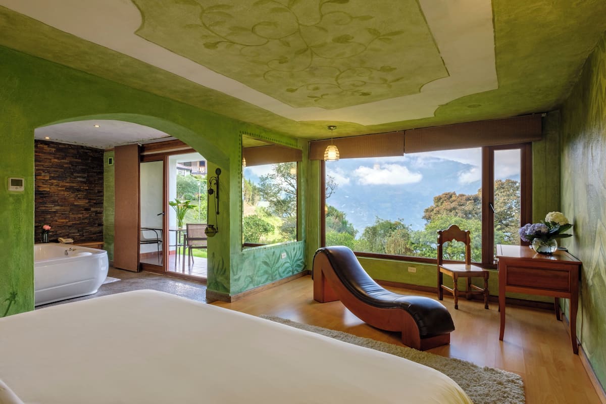Studio Suite, Hot Tub, Mountain View