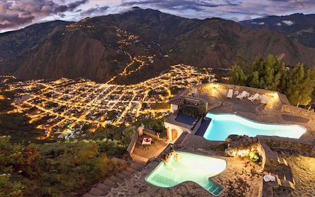4 piscinas al aire libre, sillones reclinables de piscina