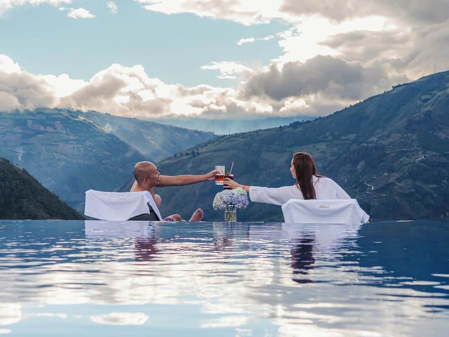 4 outdoor pools, open 9:00 AM to 9:00 PM, pool loungers