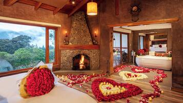 Studio Suite, Hot Tub, Mountain View | Premium bedding, down duvets, memory-foam beds, in-room safe