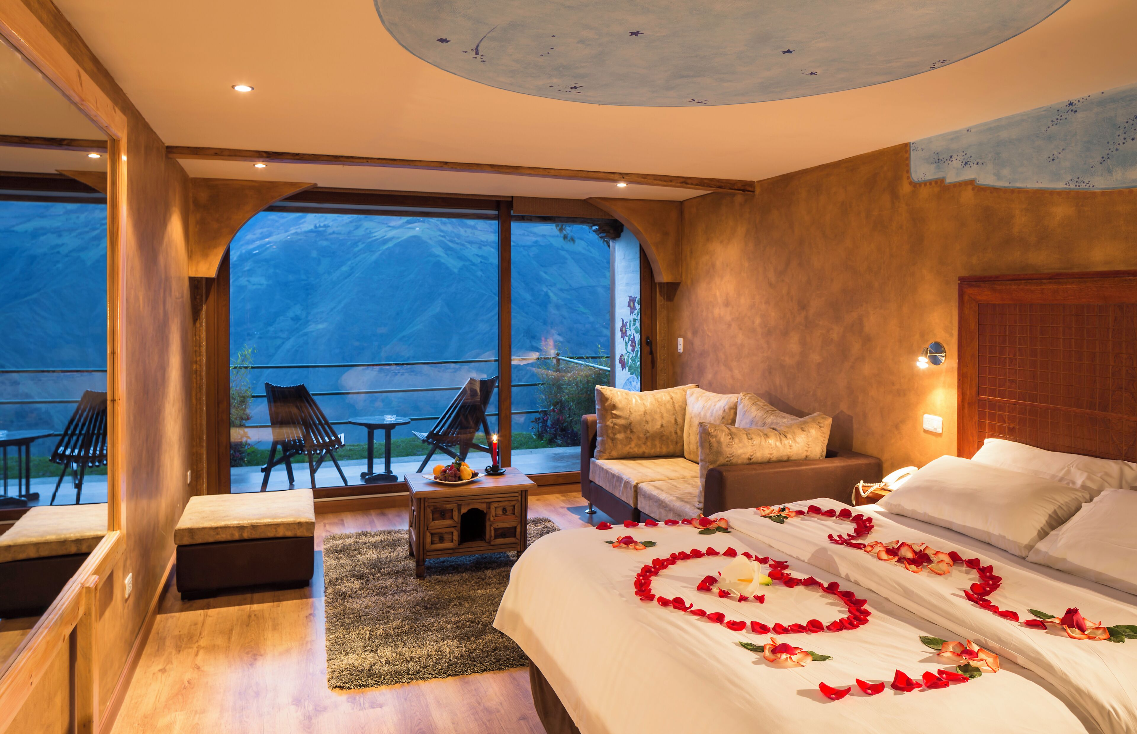 Habitación doble, terraza, vistas a la ciudad | Ropa de cama de alta calidad y edredones de plumas