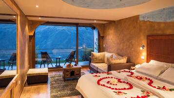 Habitación doble, terraza, vistas a la ciudad | Ropa de cama de alta calidad y edredones de plumas