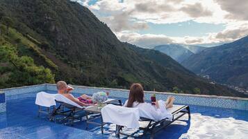4 piscinas al aire libre (de 09:00 a 21:00), tumbonas