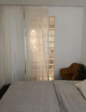 1 habitación y ropa de cama 