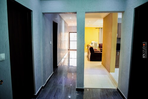 Cozy 3-bedroom condo with WiFi, AC in pleasant Dakar
