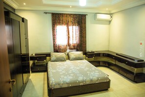 3 chambres, fer et planche à repasser, Wi-Fi, draps fournis