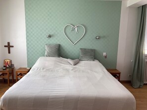 8 camere, ferro/asse da stiro, Wi-Fi