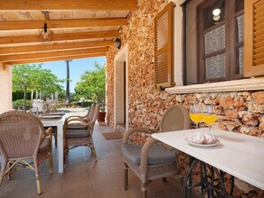 Outdoor dining - Casa Cati: Charming villa with private pool in Son Servera (SON SERVERA)