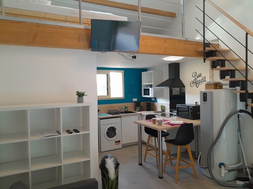  Lac à pied ! Lumineux Studio+Mezzanine,TV, WIFI,terrasse,parking,proche village