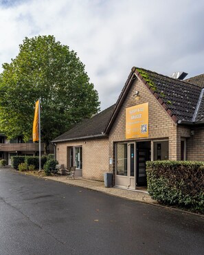 Reception - Sleep & Go Brugge (Bruges)