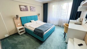 公寓, 露台, 泳池景 | 書桌、手提電腦工作空間、免費 Wi-Fi