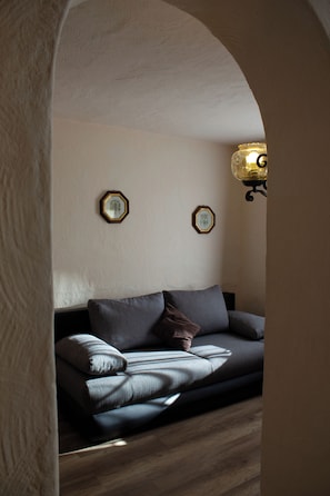 Comfort-Vierbettzimmer, Bergblick | Kostenlose Babybetten, kostenloses WLAN, Bettwäsche