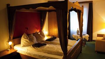 Comfort Quadruple Room, Mountain View | Free cribs/infant beds, free WiFi, bed sheets