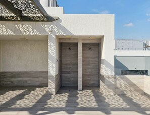 Property grounds - Modern 1 Bed in Al Warqa (Dubai)