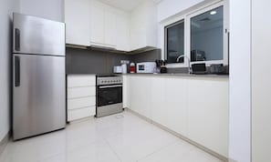 Coffee/tea maker, fridge, microwave, oven - Renovated Al Warqa Apt W Pool & Fast WiFi (Dubai)