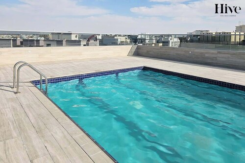 Renovated Al Warqa Apt W Pool & Fast WiFi
