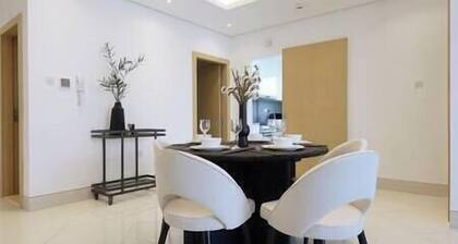 Luxury Apt W Pool Near Airport & Downtown Dubai