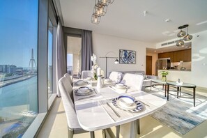 Dining - Bluewaters Oceanview Apt w/ Infinity Pool & Gym (Dubai)