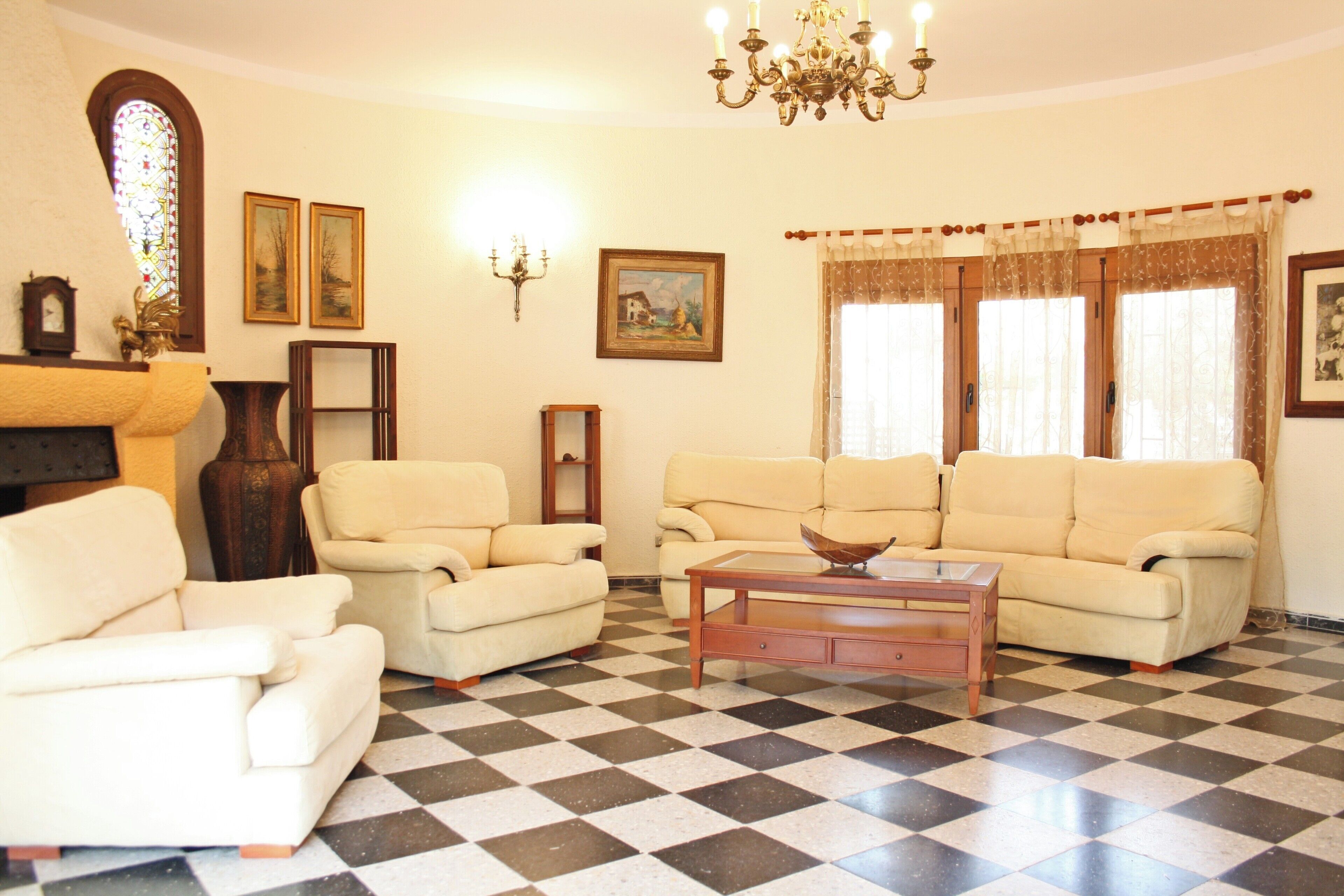 Televisie en een open haard