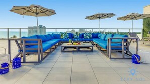 Unclassified image, 3 of 50, button - Hollywood Studio Rooftop Pool (Hollywood)