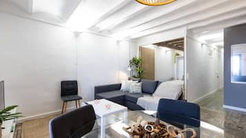 Apartment | 2 bedrooms, desk, iron/ironing board, Internet