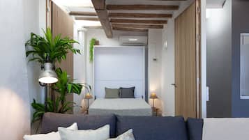 Apartment | 2 bedrooms, desk, iron/ironing board, Internet
