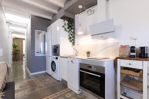 Apartment | Eigene Küche | Kühlschrank, Herdplatte
