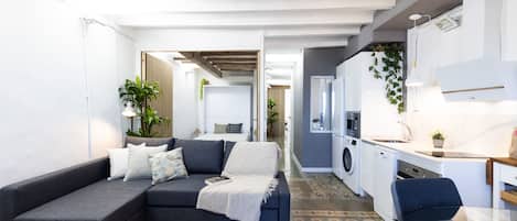 Apartment | 2 bedrooms, desk, iron/ironing board, Internet