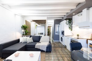 公寓 | 2 多间卧室、办公桌、熨斗/熨衣板、高速上网