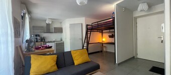 Studio in Annecy with private parking. Explore the region and visit the town!
