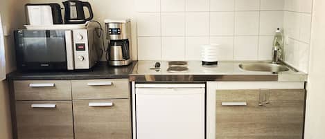 Réfrigérateur, micro-ondes, four, plaque de cuisson