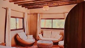 Comfort Room | Premium bedding, individually decorated, individually furnished