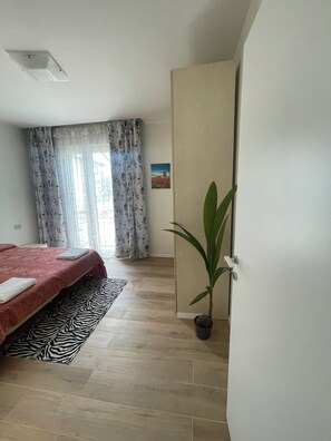 2 slaapkamers, een strijkplank/strijkijzer, wifi, beddengoed