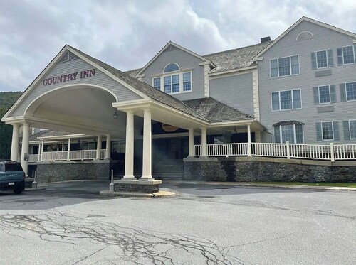 Cozy 1-bedroom Suite in Jiminy Peak Resort, with Wi-Fi, Pool, Fitness & More!