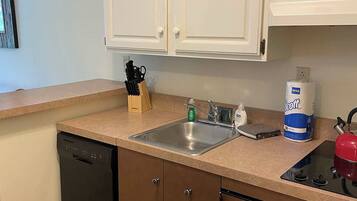 Micro-ondes, plaque de cuisson, lave-vaisselle, grille-pain