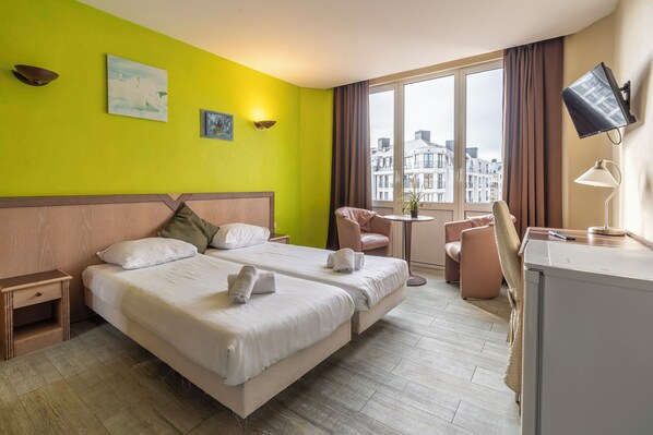 Basic Twin Room | Cribs/infant beds, free wired internet, bed sheets - Sleep & Go Blankenberge (Blankenberge)